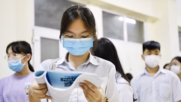 Dạy thêm ngoài nhà trường: Chất lượng ai kiểm định?