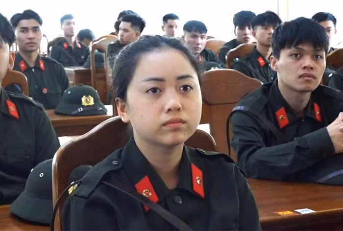 Nữ y tá xung phong tham gia thực hiện nghĩa vụ CAND -0