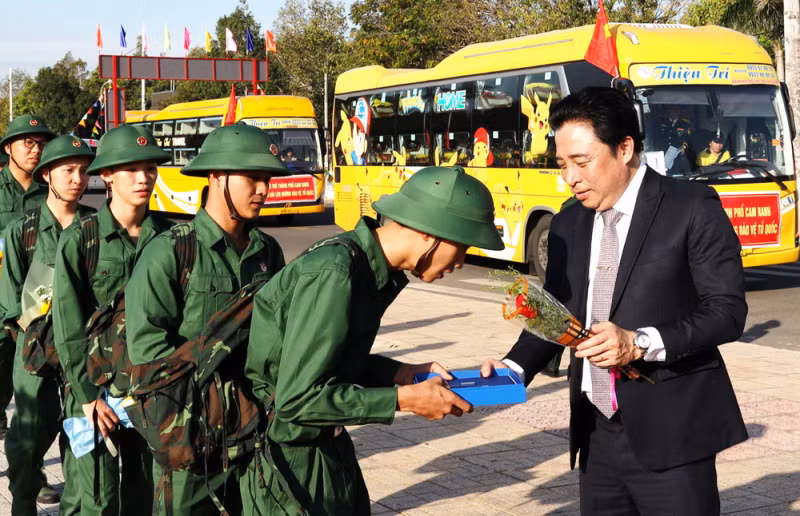 Hàng nghìn tân binh háo hức, sẵn sàng lên đường nhập ngũ -0