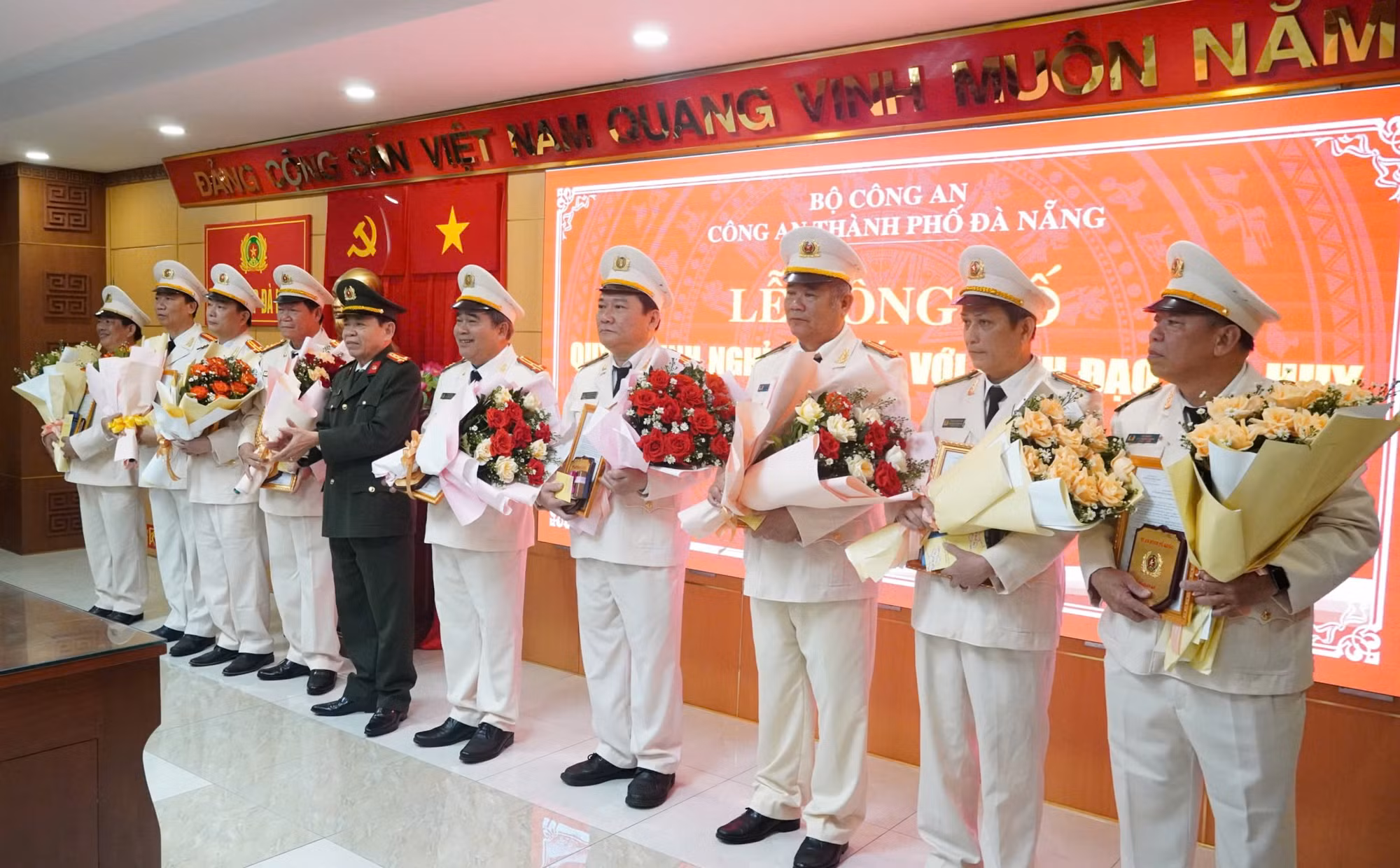 15 lãnh đạo cấp phòng Công an TP Đà Nẵng tự nguyện nghỉ hưu trước tuổi -0