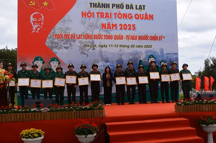 Thanh niên phố núi hăng hái tham gia nghĩa vụ CAND -0