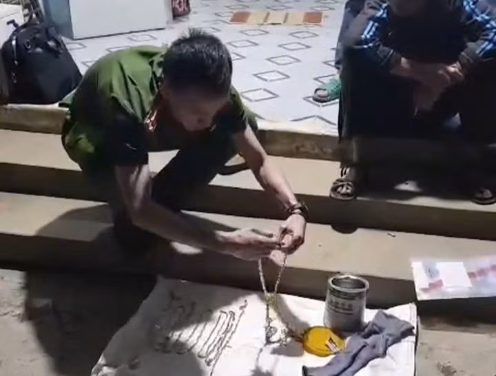Đối tượng cướp vàng ở Lâm Đồng khai do cần tiền trả nợ cá độ -0