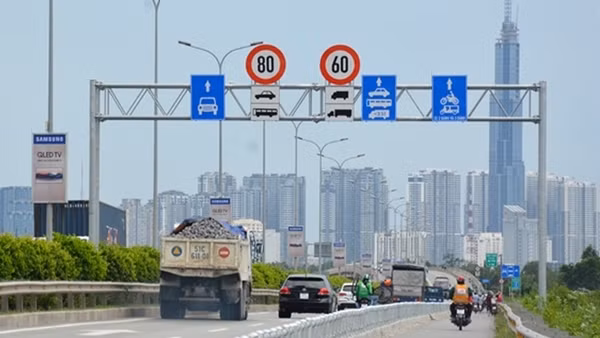 Rà soát, điều chỉnh các biển báo đường bộ không phù hợp