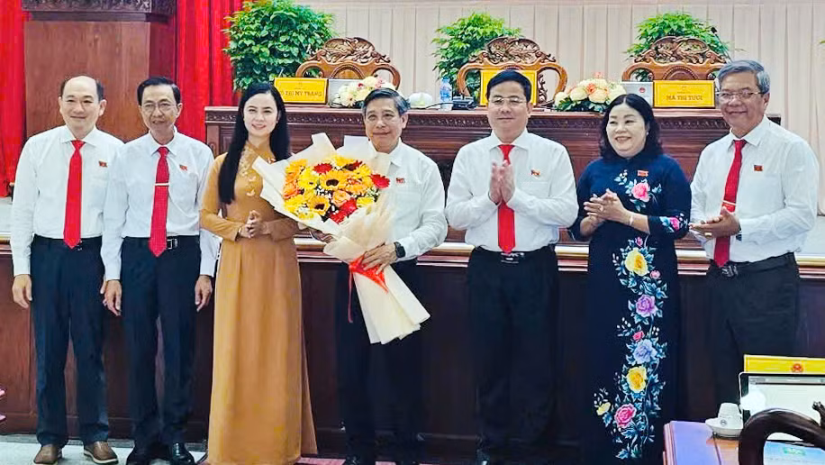 Đồng chí Trần Văn Huyến giữ chức Chủ tịch UBND tỉnh Hậu Giang -0
