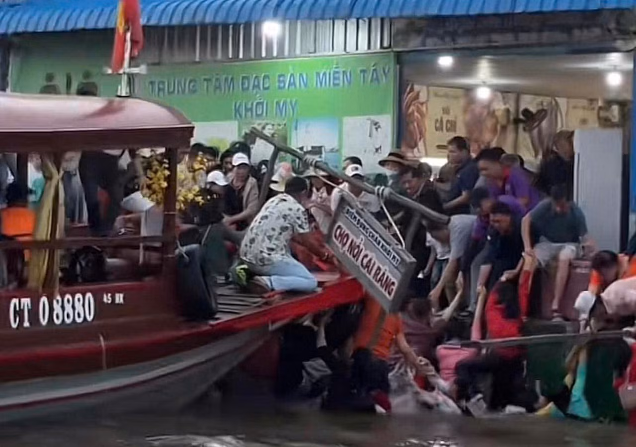 Đình chỉ hoạt động cơ sở kinh doanh tại Chợ nổi Cái Răng do xảy ra sự cố khiến khách du lịch rơi xuống sông -0
