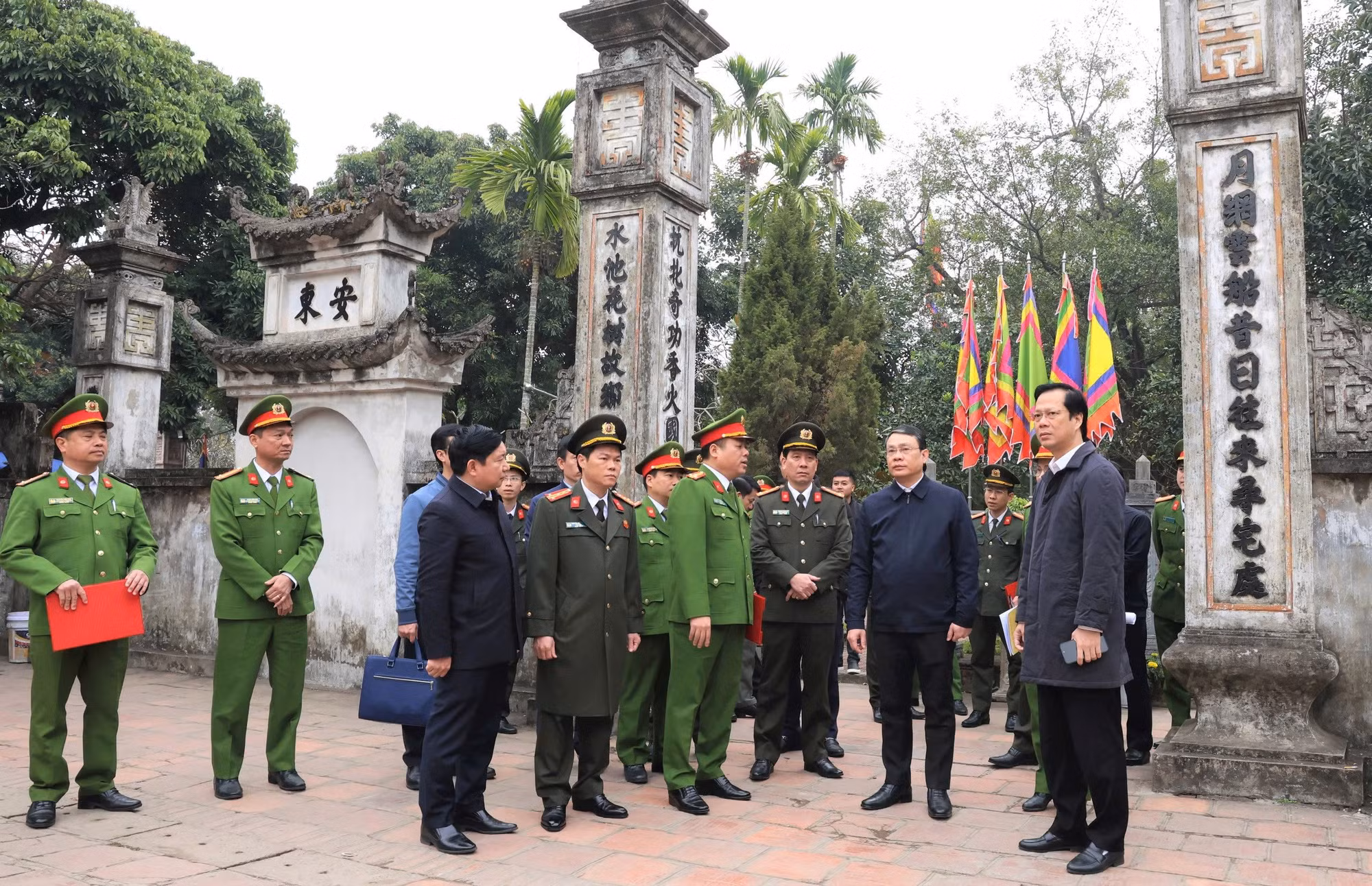 Công an tỉnh Nam Định đã tổ chức thực binh các phương án bảo đảm ANTT Lễ hội Khai ấn Đền Trần 2025&nbsp; -0