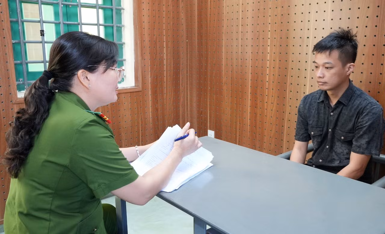 Lừa đầu tư chứng khoán rồi chiếm đoạt hơn 1,7 tỷ đồng -0