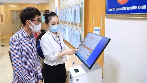 Đẩy mạnh chuyển đổi số phục vụ người dân, doanh nghiệp