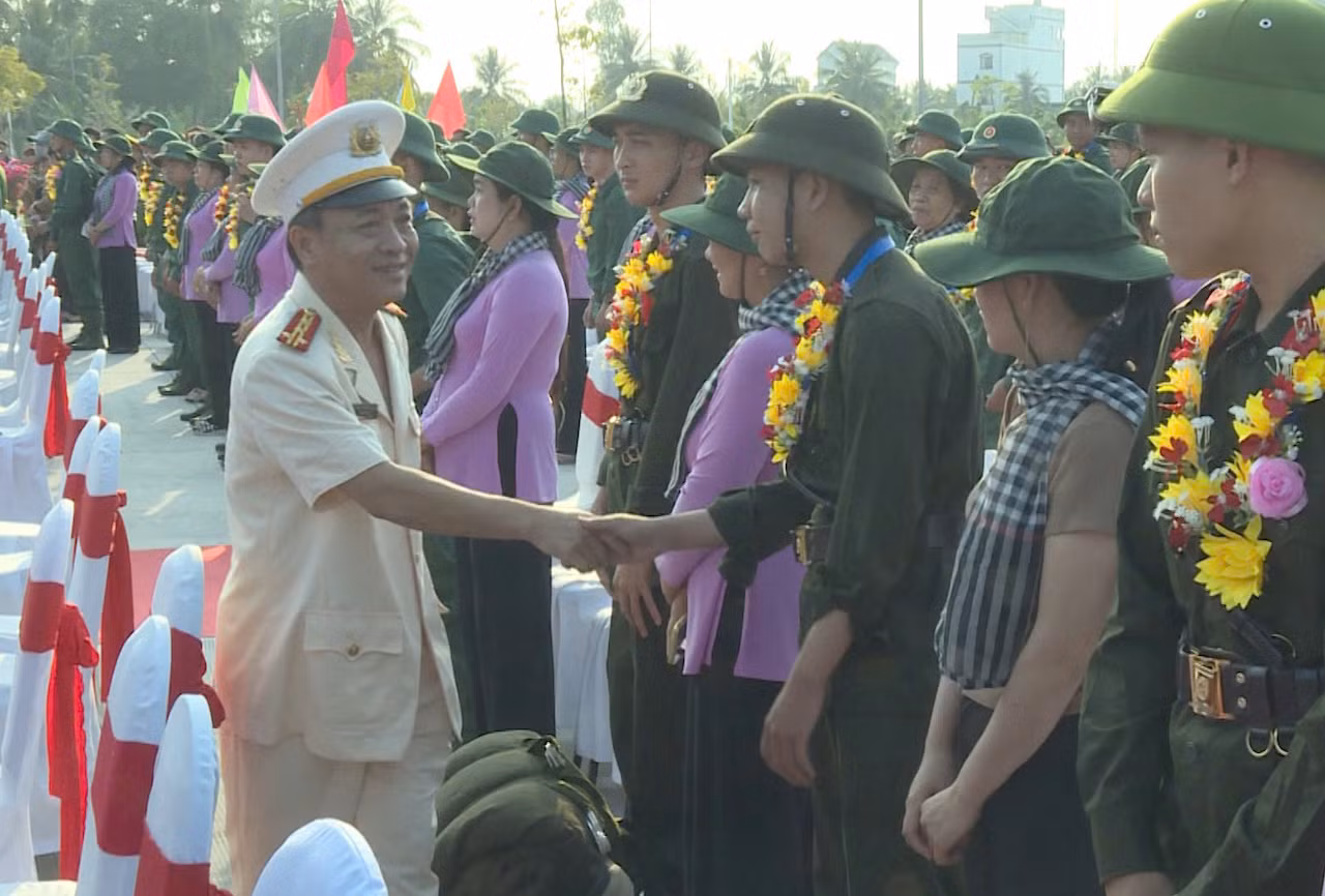Sôi nổi Ngày hội tòng quân tại các tỉnh miền Tây -0