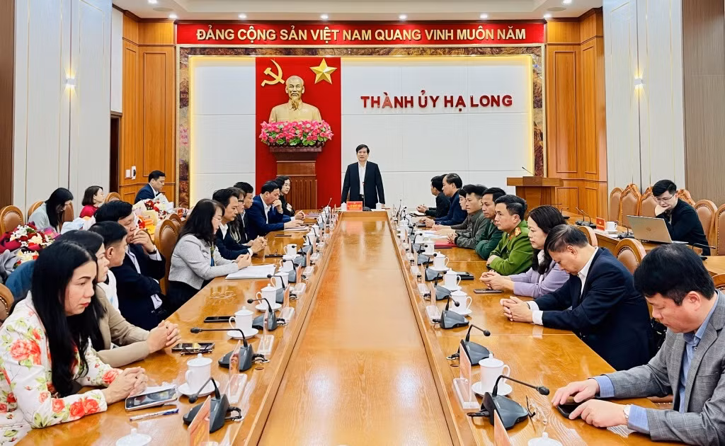12 cán bộ lãnh đạo ở TP Hạ Long còn đủ tuổi tái cử xin nghỉ hưu trước tuổi -0