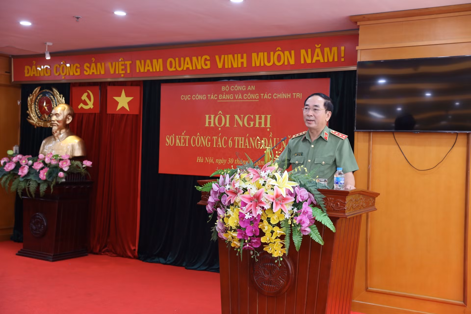 Nâng cao hiệu quả công tác chính trị, công tác quần chúng trong CAND -0