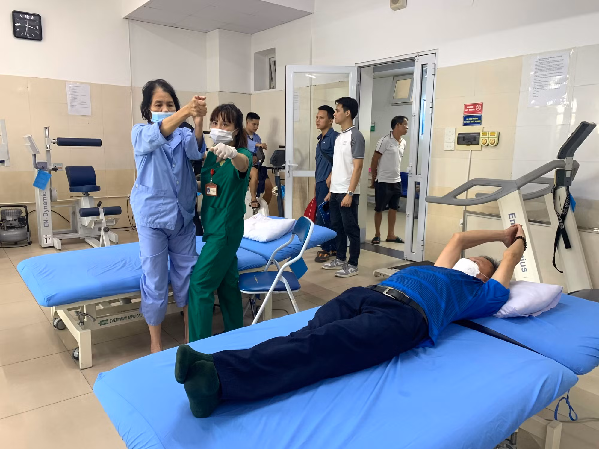 Hội thảo trao đổi kinh nghiệm về giải pháp phục hồi chức năng trong điều trị tổn thương cột sống và thần kinh -0