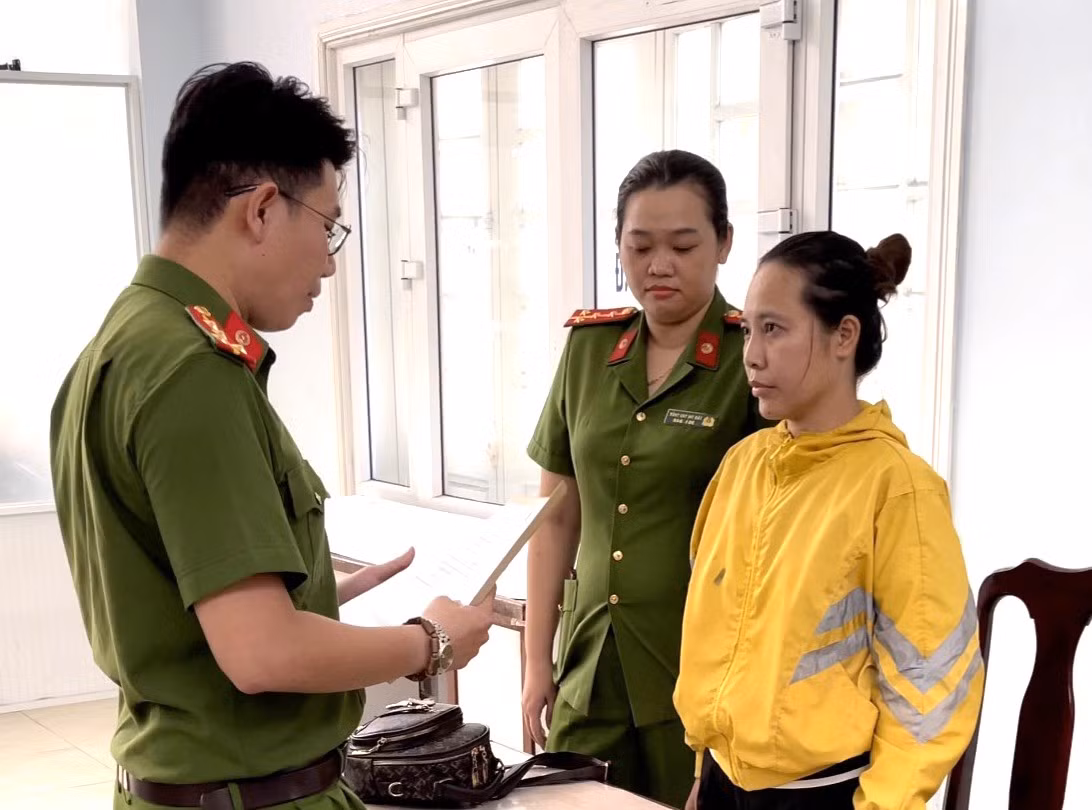 Mất tiền tỷ vì tin vào “bà cốt” -0