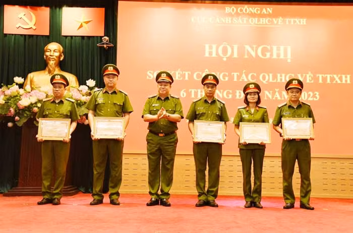 Tham mưu thúc đẩy thực hiện&nbsp;các nhiệm vụ của Đề án 06 bảo đảm đúng nội dung, thời gian -0