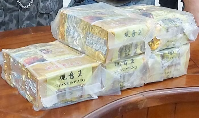 Vận chuyển ma túy còn dùng dao chống trả lực lượng chức năng -0