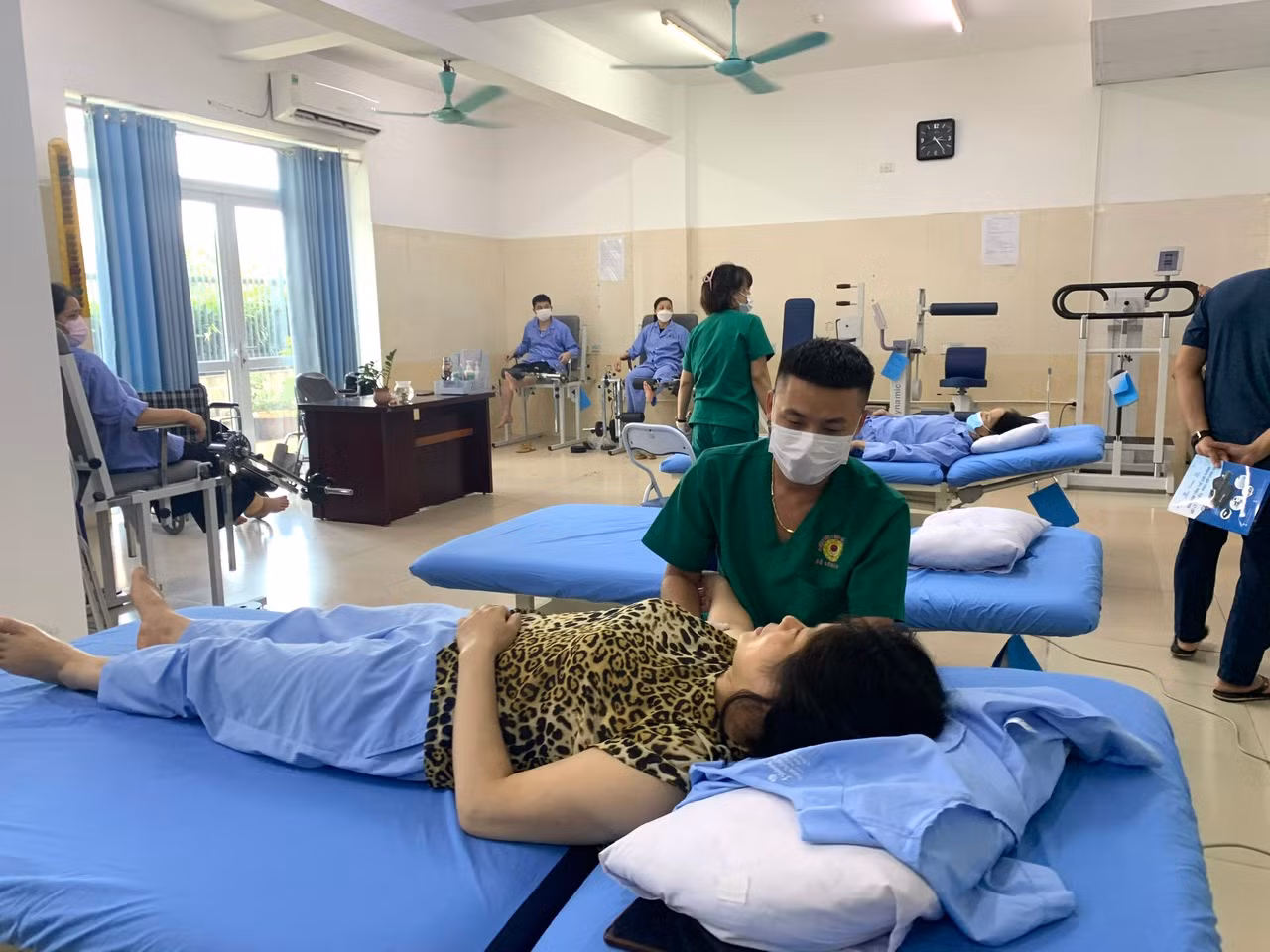 Hội thảo trao đổi kinh nghiệm về giải pháp phục hồi chức năng trong điều trị tổn thương cột sống và thần kinh -0