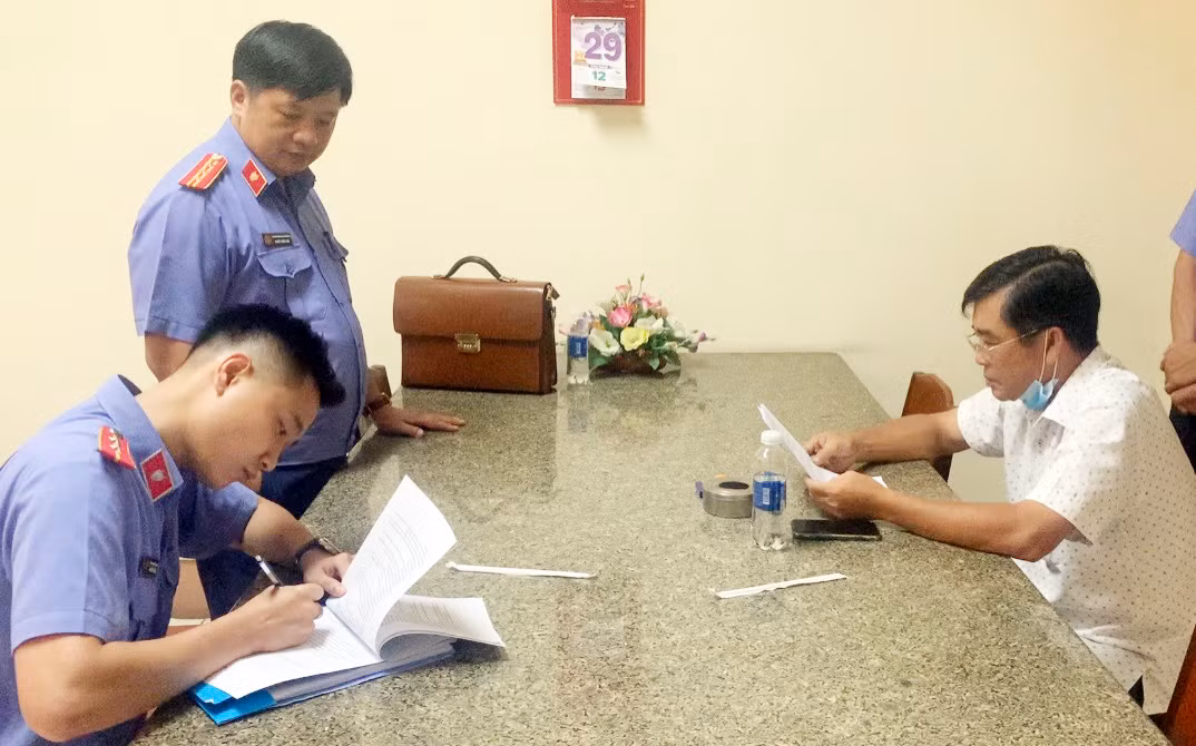 VKSND Tối cao bắt cựu Trưởng phòng và Điều tra viên Công an tỉnh An Giang -0