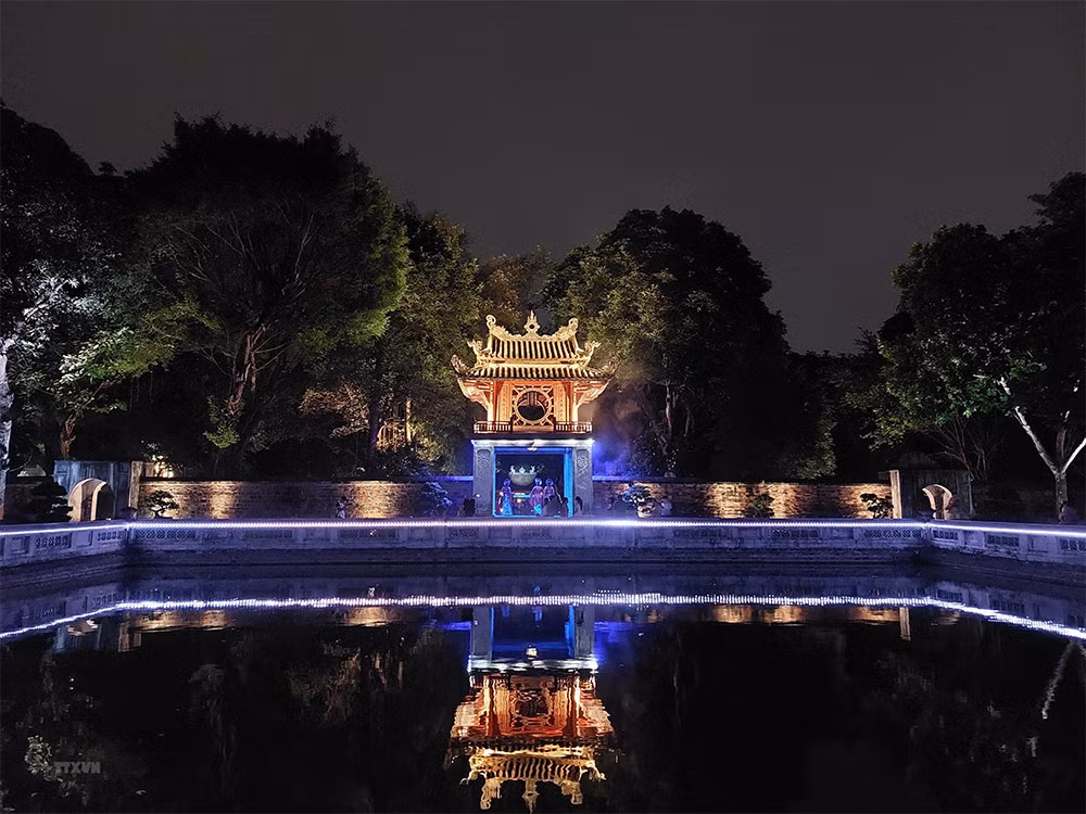 Thử nghiệm tour đêm Văn Miếu - Quốc Tử Giám 