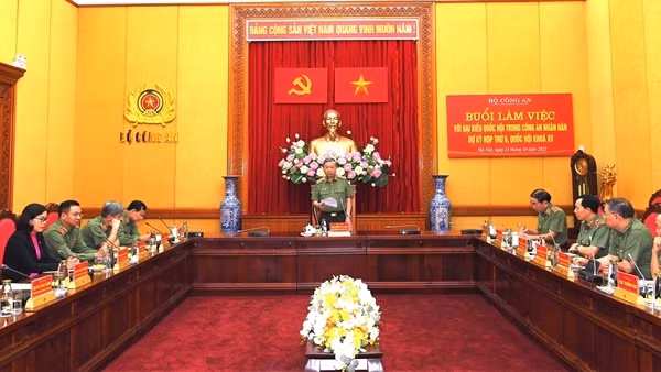 Bộ Công an làm việc với các đại biểu Quốc hội trong CAND