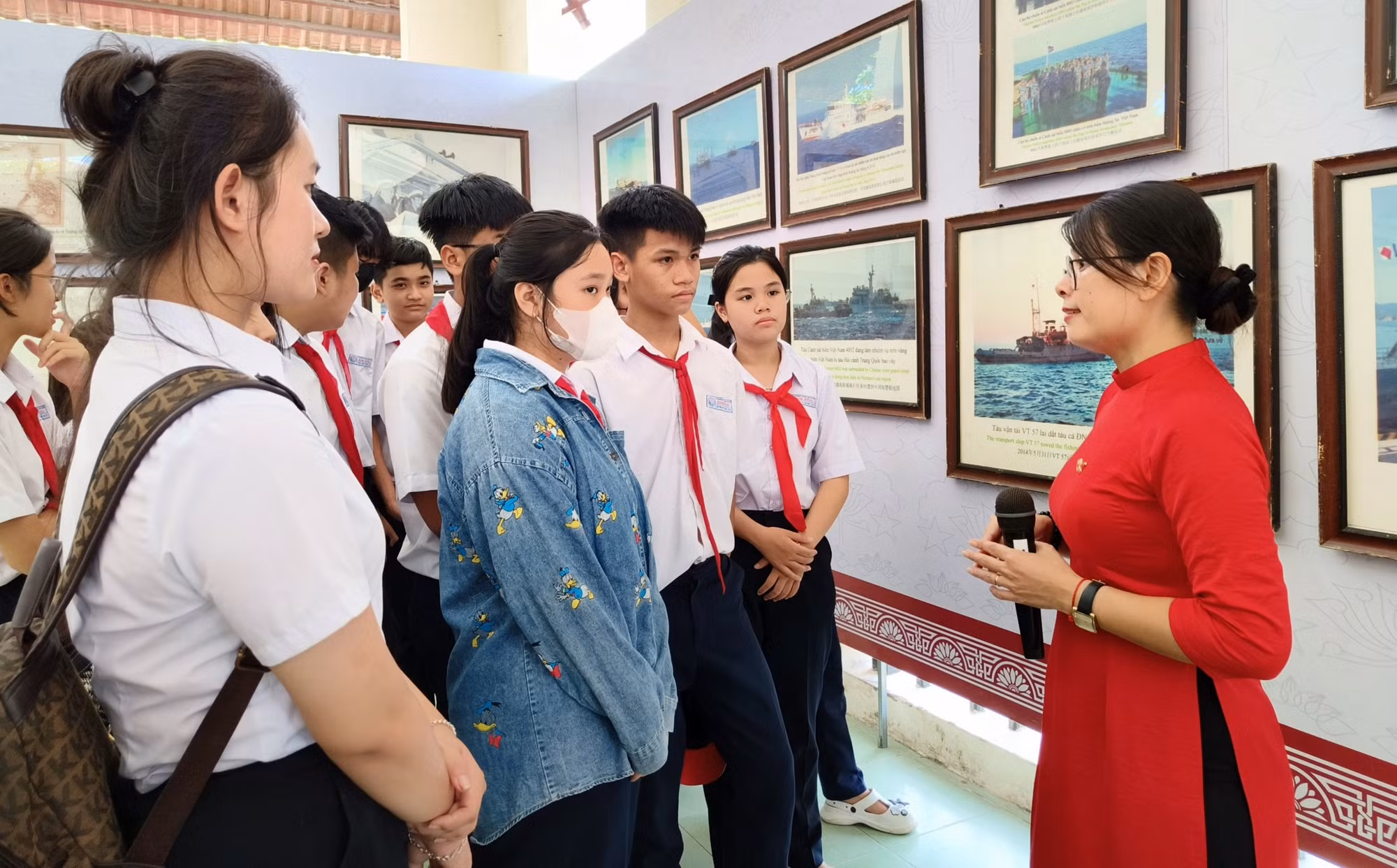 Triển lãm bản đồ và trưng bày tư liệu về Hoàng Sa, Trường Sa tại huyện ven biển Quảng Nam -0
