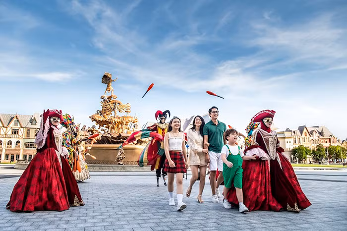 Bắc đảo Phú Quốc náo nhiệt không ngừng nghỉ với hàng trăm show diễn, hoạt động vui chơi, giải trí xuyên ngày đêm.