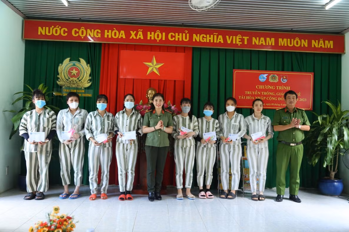 Phụ nữ Công an tỉnh Bình Dương với nhiều hoạt động ý nghĩa, thiết thực -0