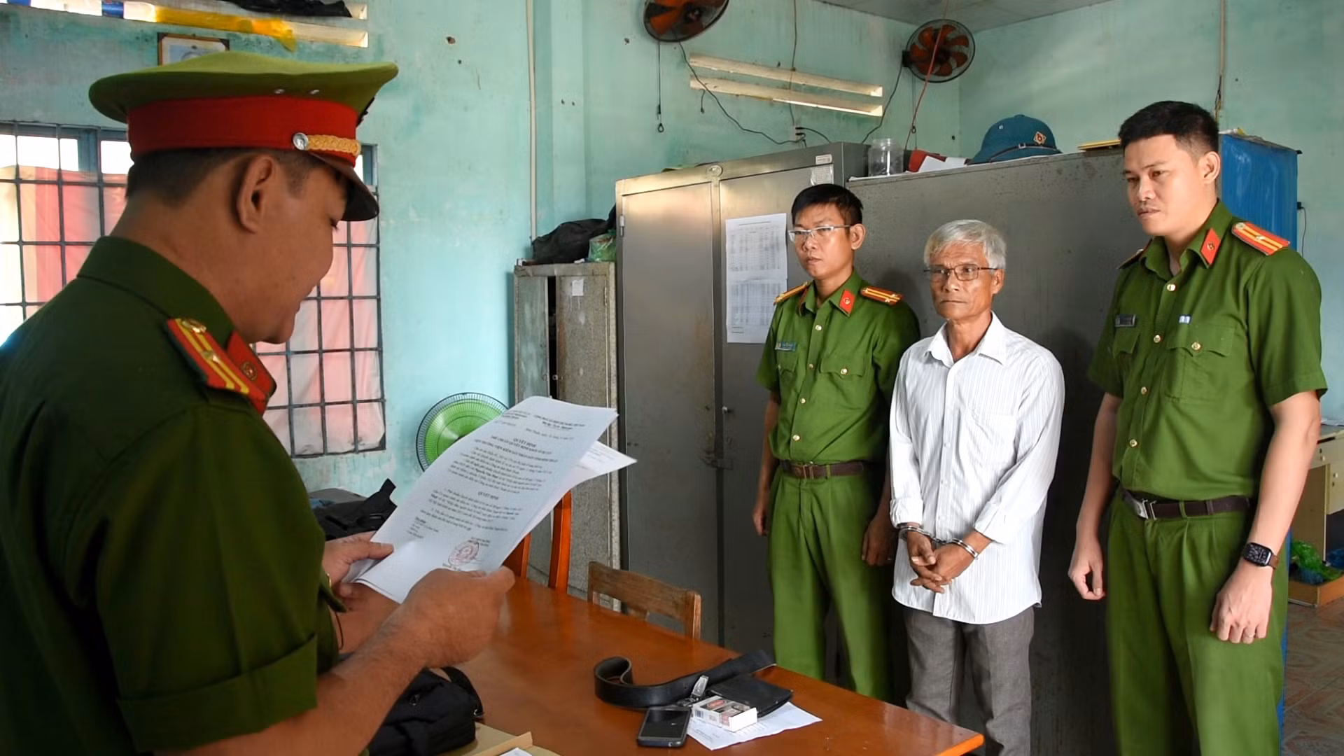 Bắt tạm giam thầy giáo dâm ô học sinh lớp 4 -0