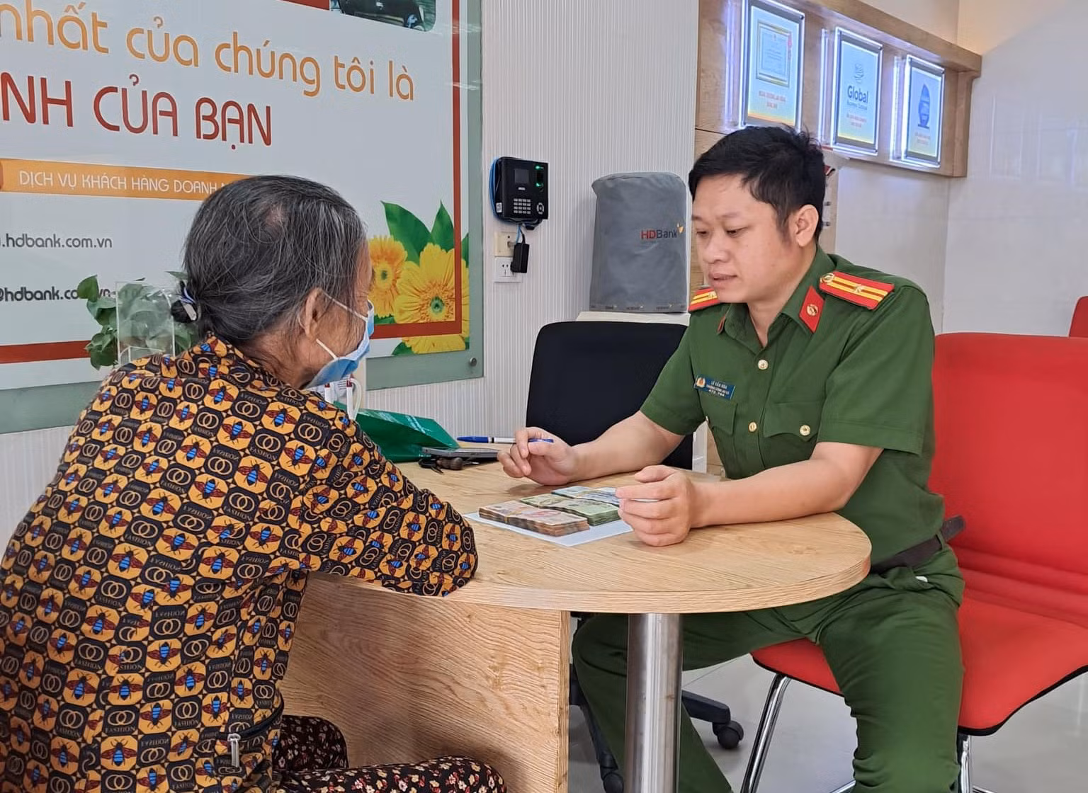 Cảnh báo lừa đảo chuyển tiền qua tài khoản ngân hàng -0