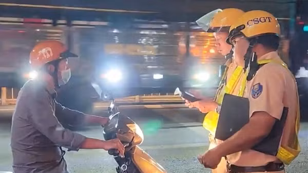 Truy tìm người đàn ông vi phạm nồng độ cồn, dùng đá tấn công CSGT