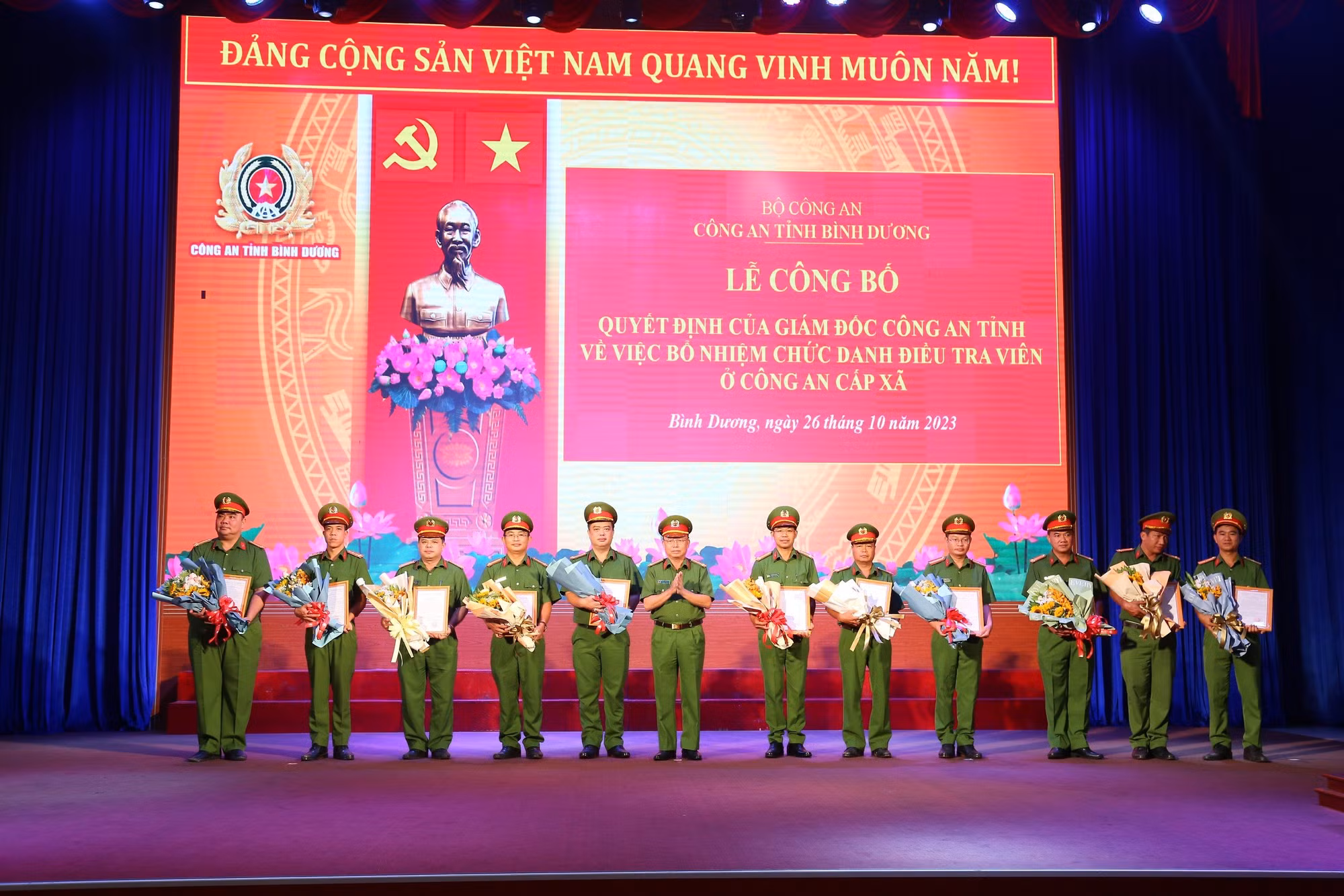Công an Bình Dương trao quyết định bổ nhiệm 42 điều tra viên Công an cấp xã -0