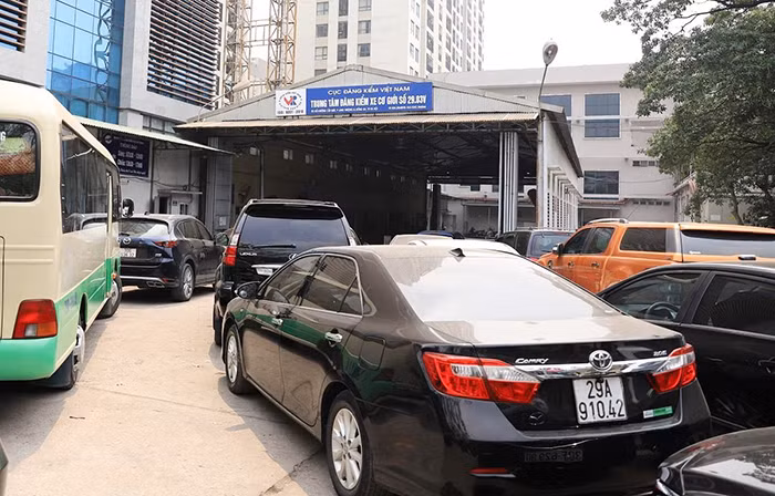 Cục Đăng kiểm Việt Nam bàn cách gỡ “ùn tắc” dịp cuối năm -0