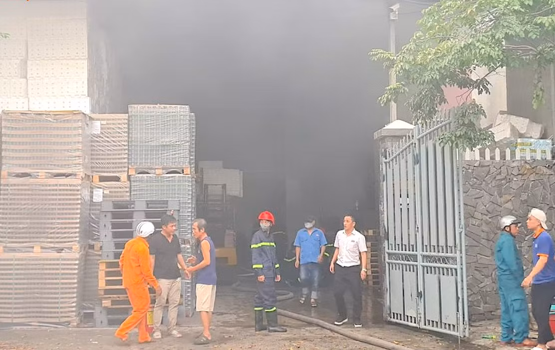 Khống chế kịp thời hỏa hoạn tại xưởng sản xuất nước yến -2