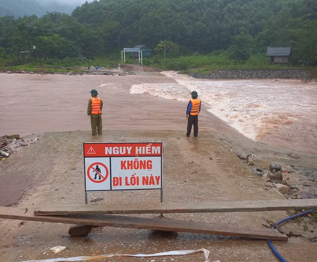 Chủ động ứng phóng với ngập lụt, nguy cơ lũ quét, sạt lở đất -0