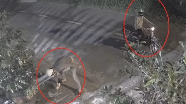 Con trai nợ tiền đá gà trực tuyến, nhà mẹ 5 lần bị tạt sơn "khủng bố"