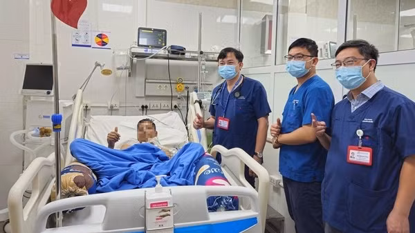 Cứu sống thầy giáo vùng cao nhiễm "vi khuẩn ăn thịt người"