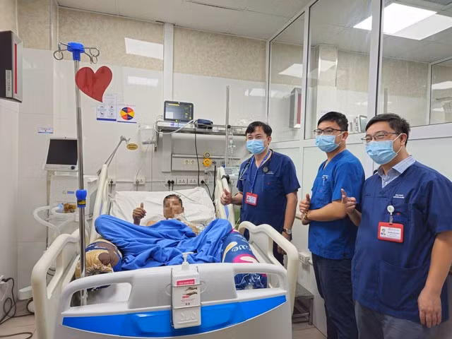 Cứu thầy giáo vùng cao nhiễm vi khuẩn 
