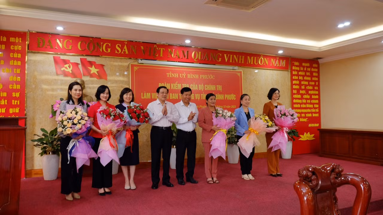 Bình Phước thực hiện tốt công tác cán bộ, nhất là cán bộ lãnh đạo nữ -0