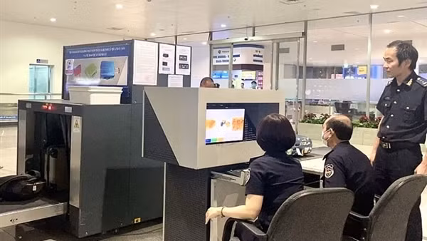 Buôn lậu qua Cảng hàng không Tân Sơn Nhất diễn biến ngày càng phức tạp