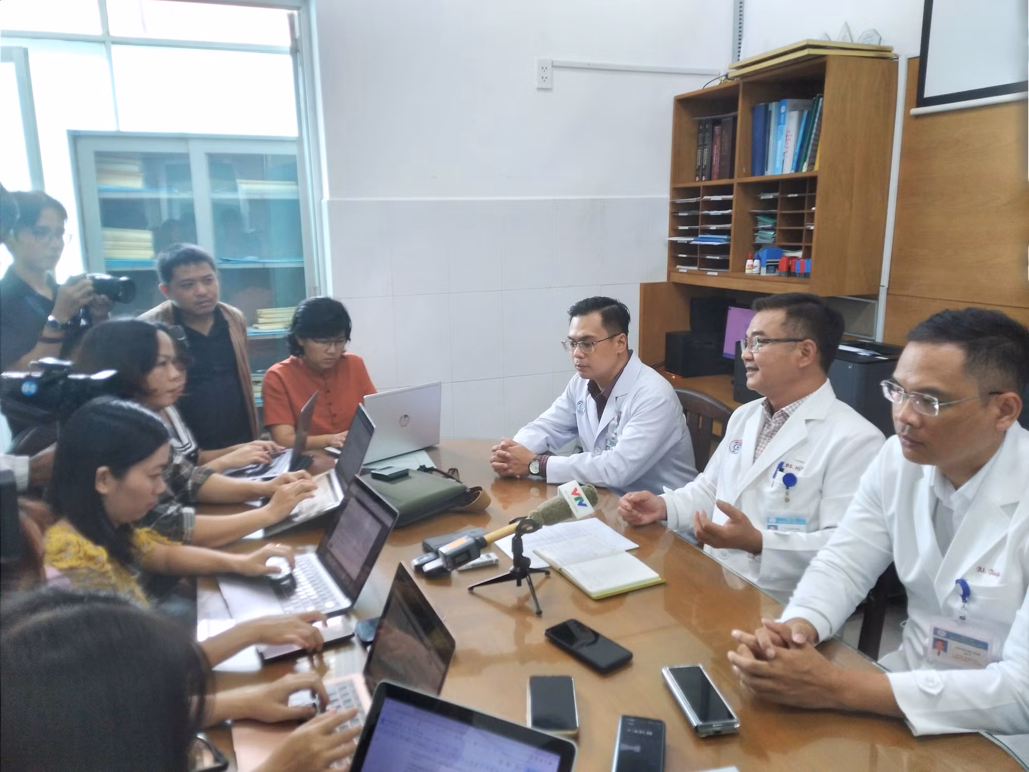 Vụ 2 người tử vong sau khi uống sữa: Nhiều khả năng bệnh nhân đã tiếp xúc chất kịch độc -0