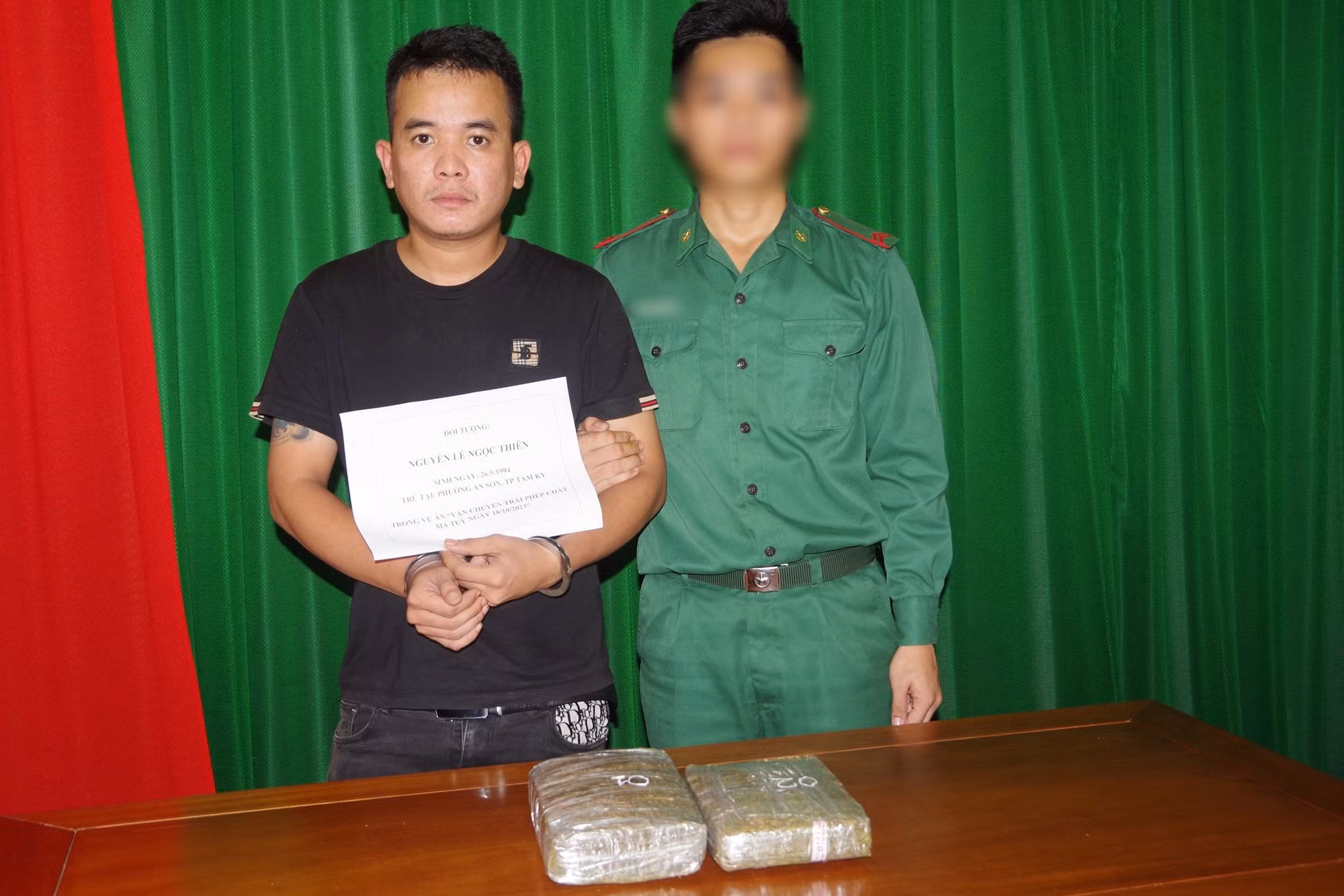 Khởi tố đối tượng vận chuyển trái phép 2 bánh cần sa khô từ Lào về Việt Nam -0