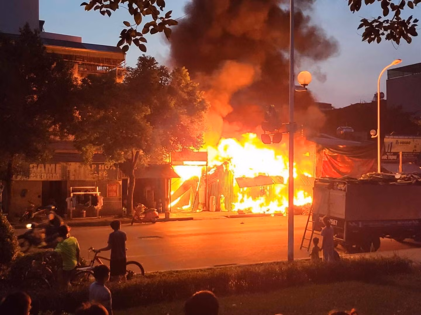 Nghi nổ bình gas trong quá trình hàn xì làm 3 người tử vong -1