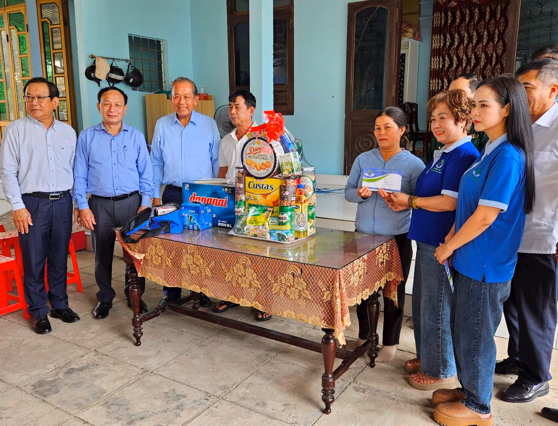 Cùng ngư dân thắp sáng đèn trên biển -0