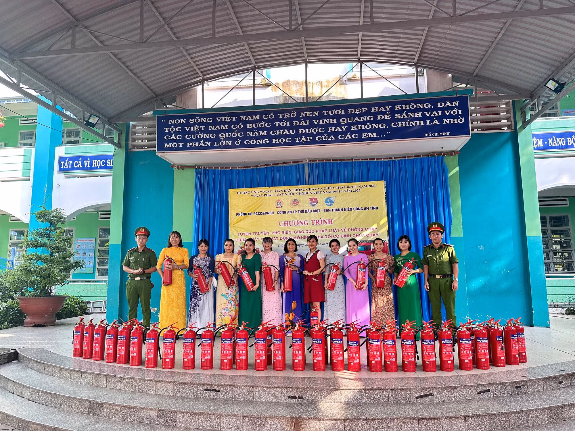 Đưa kiến thức phòng cháy, chữa cháy đến trường học -0