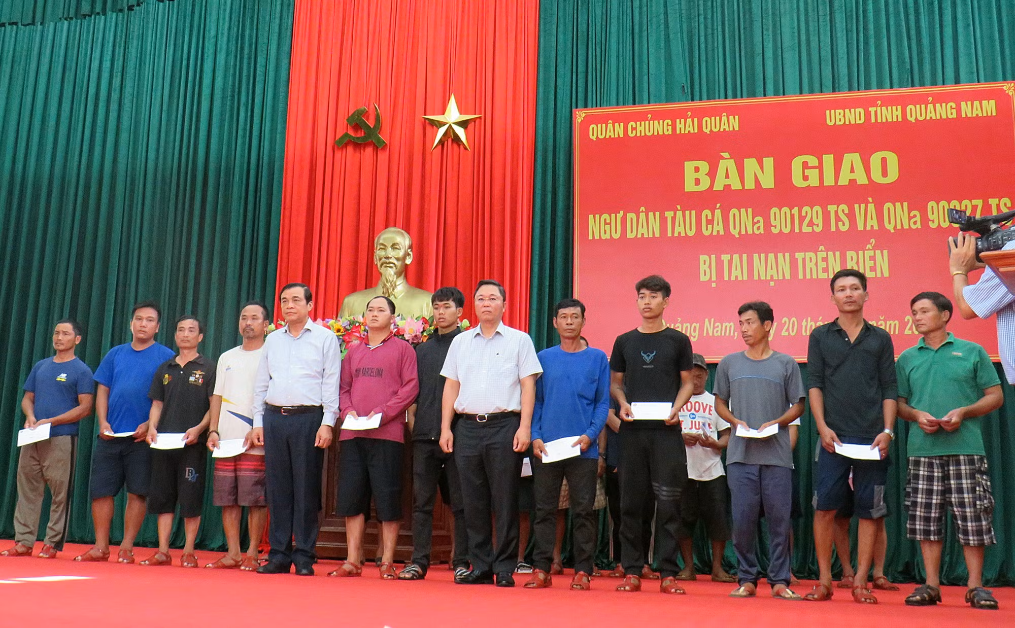 Xúc động buổi đón những ngư dân gặp nạn trở về -0