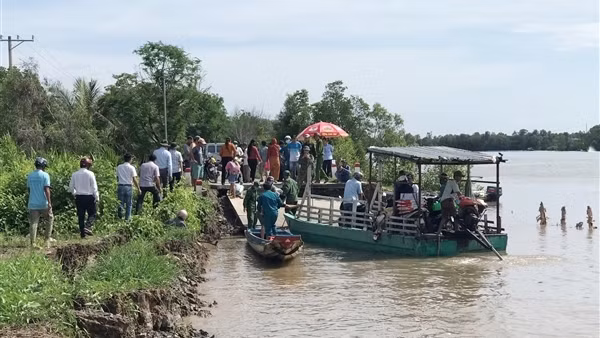 Cà Mau công bố tình huống khẩn cấp sạt lở ở huyện Đầm Dơi