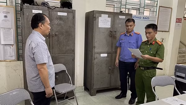 Hai sếp trung tâm đào tạo và sát hạch lái xe chỉ đạo cấp dưới làm sai