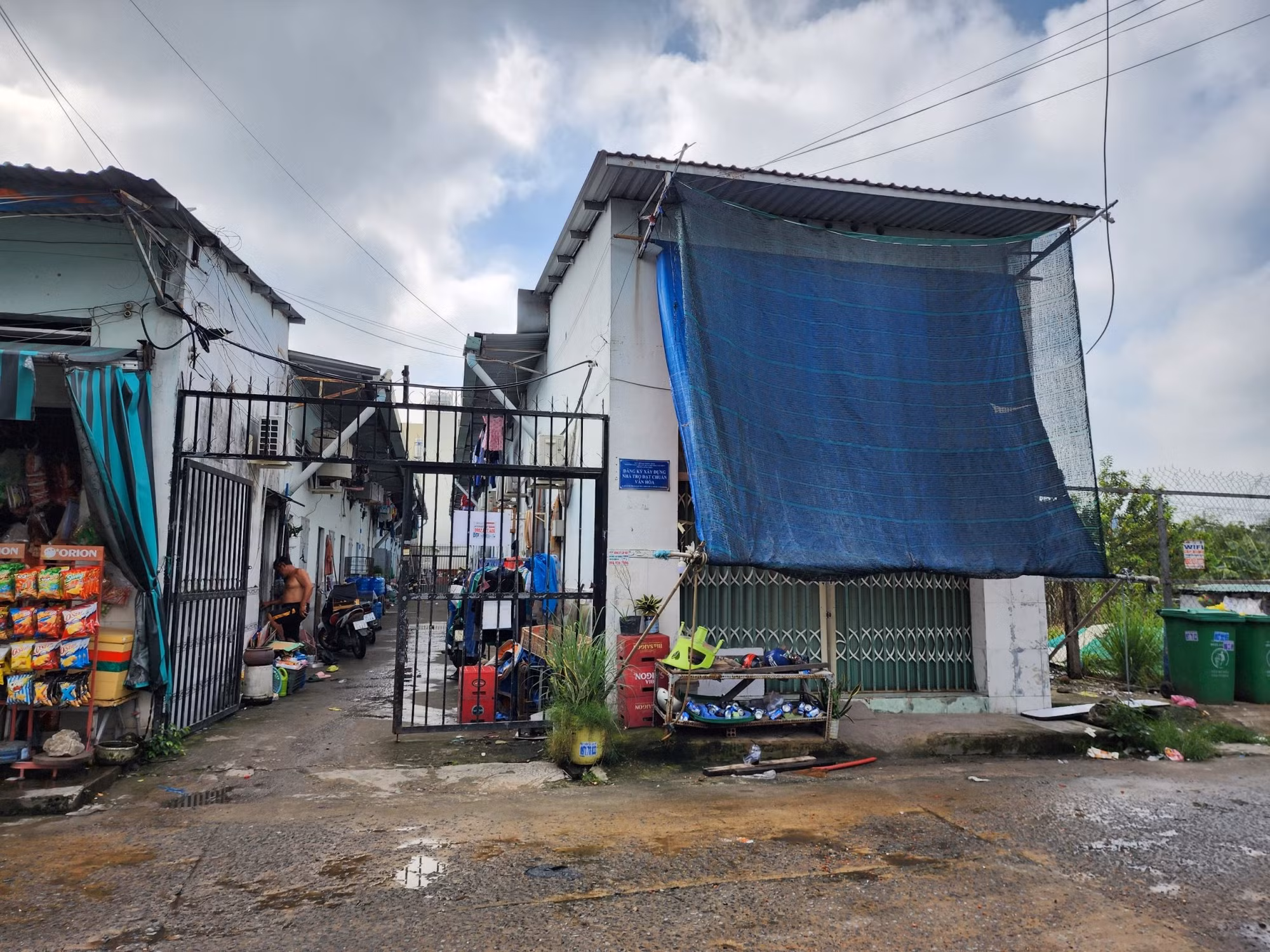 Vừa đám cưới xong, chú rể rủ bạn về nhậu thì bị giang hồ nổ súng, chém nhập viện -0