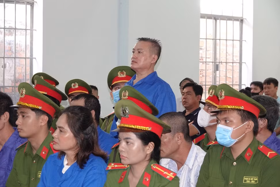 Trùm giang hồ Thảo “lụi” và đồng phạm hầu tòa -0