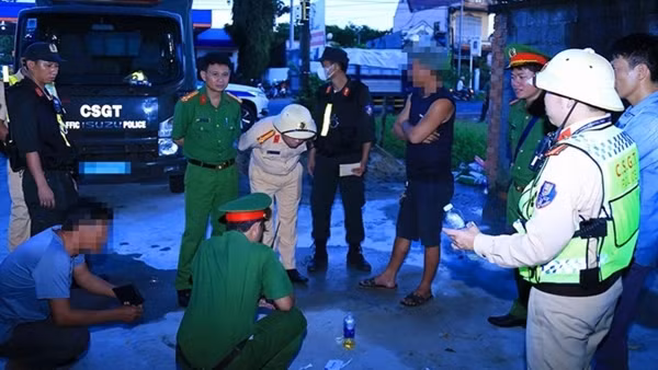 Nhiều tài xế dương tính với ma túy khi lái xe trên quốc lộ 20