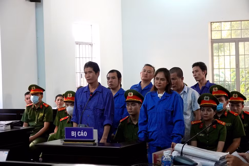 Trùm giang hồ Thảo “lụi” và đồng phạm hầu tòa -0
